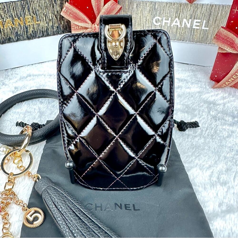 CHANEL card case, ID holder lanyard wristlet in black patent leather. Great GIFT - Picture 5 of 12
